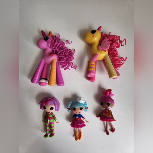 3 Lalaloopsy Mini Dolls and 2 Horses 🐎 Scone Featherbed Macedamia Marina Sahara - Picture 2 of 15
